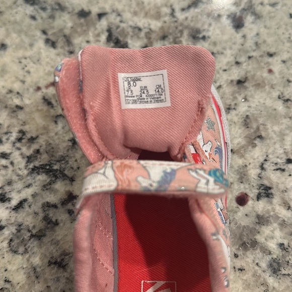 Unicorn Vans - Picture 5 of 6